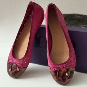 Clarks Leather Flats. New in Box. Size 8